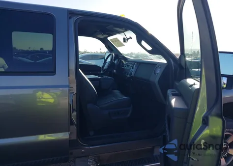 2011 Ford F-250 Lariat z USA, uszkodzony, nr VIN 1FT7W2B64BEA43840